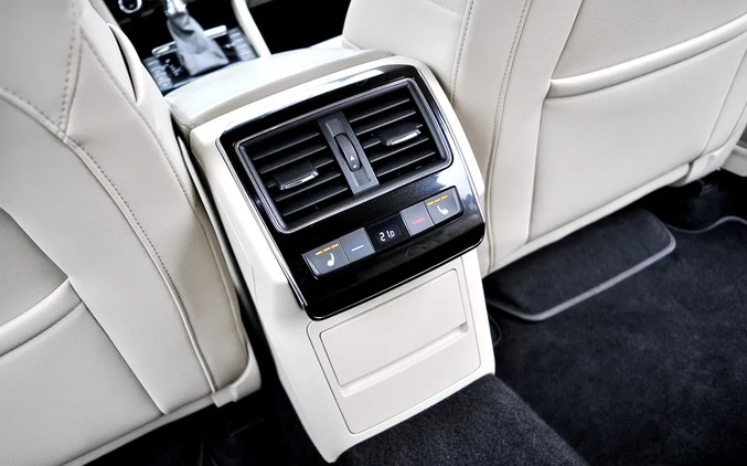 Skoda Superb cena 91500 przebieg: 181000, rok produkcji 2018 z Płock małe 704